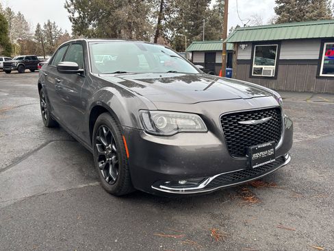 Used 2019 Chrysler 300 S image 6