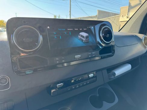 Used 2022 Mercedes-Benz Sprinter 2500 image 17