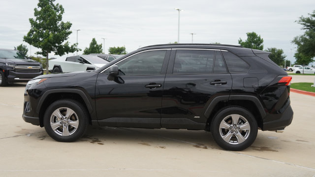 Used 2025 Toyota RAV4 LE AWD/4WD image 6