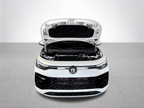 Certified 2025 Volkswagen Tiguan SEL R-Line AWD/4WD image 25