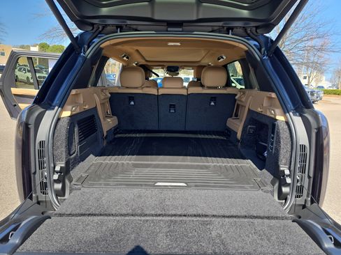 New 2026 Land Rover Range Rover Long Wheelbase SE image 12