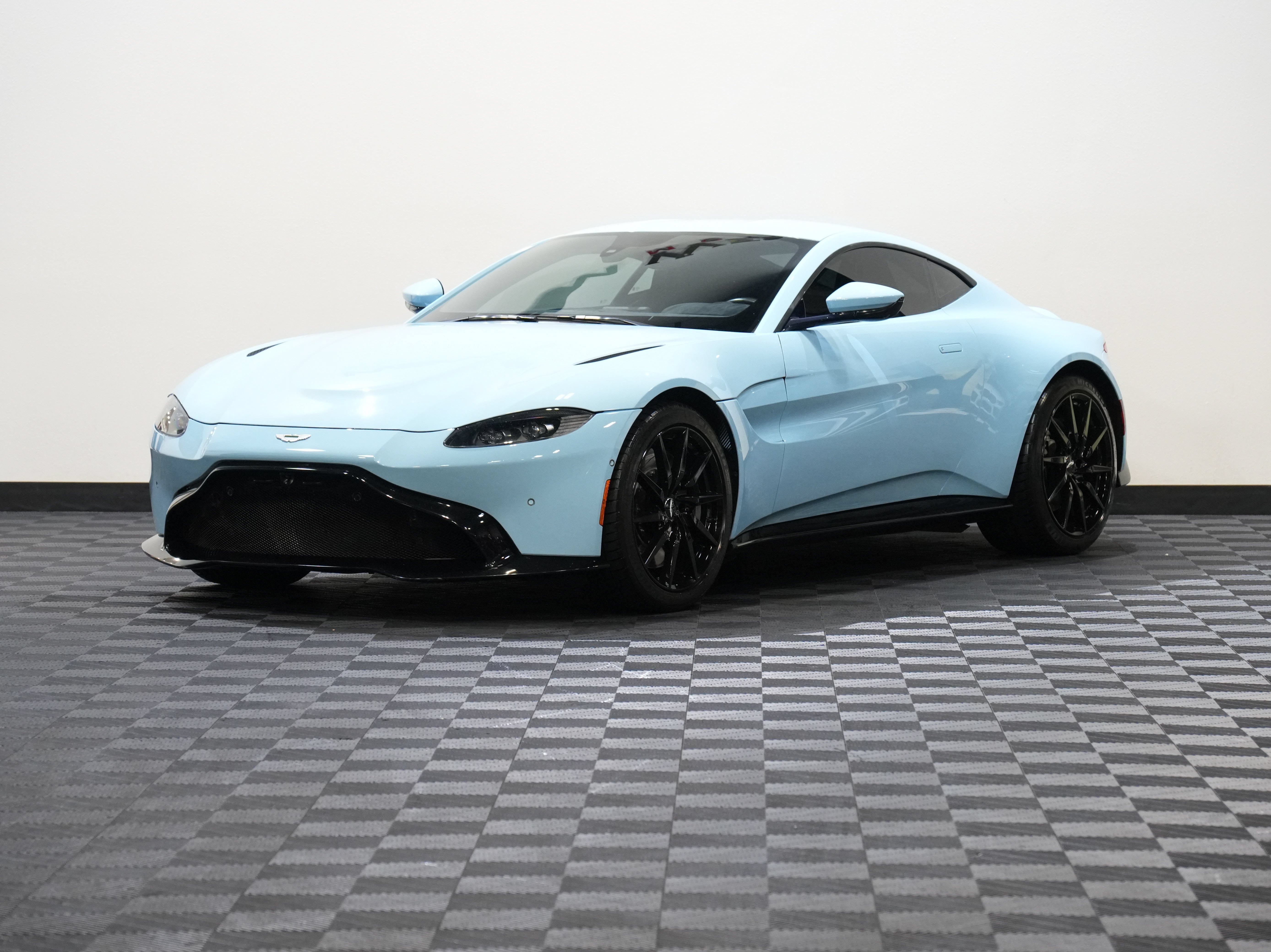 Used 2020 Aston Martin V8 Vantage Coupe RWD image 3