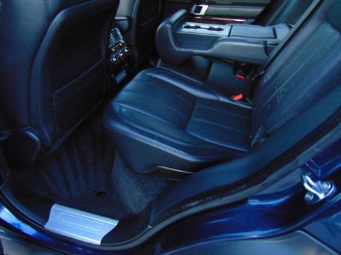 Used 2017 Land Rover Range Rover HSE image 8