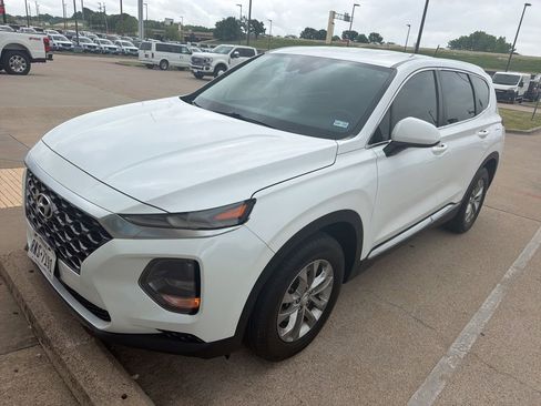 Used 2019 Hyundai Santa Fe SE image 1