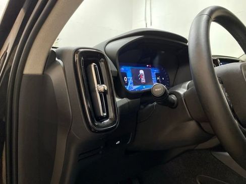 Used 2025 Volvo XC40 B5 Core AWD/4WD image 37