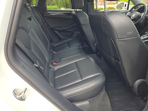 Used 2024 Porsche Macan AWD/4WD image 9