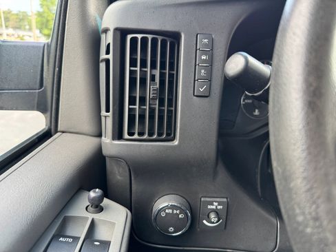 Used 2015 Chevrolet Express 3500 Extended image 20