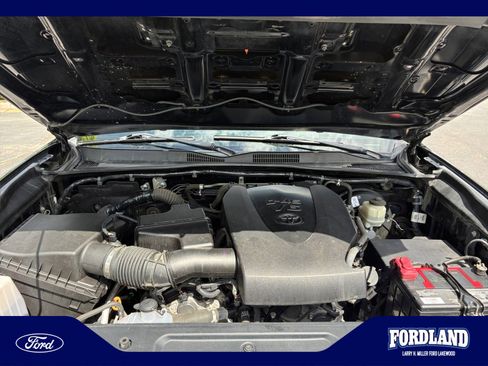 Used 2018 Toyota Tacoma TRD Sport w/ Technology Package AWD/4WD image 22
