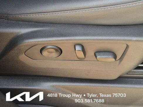 Used 2023 Chevrolet Suburban Z71 w/ Luxury Package AWD/4WD image 16