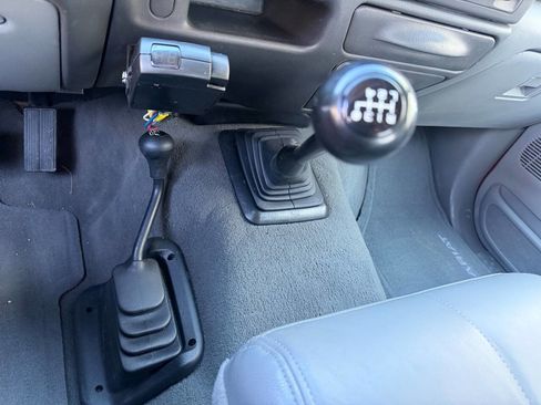 Used 2002 Ford F350 Lariat image 2