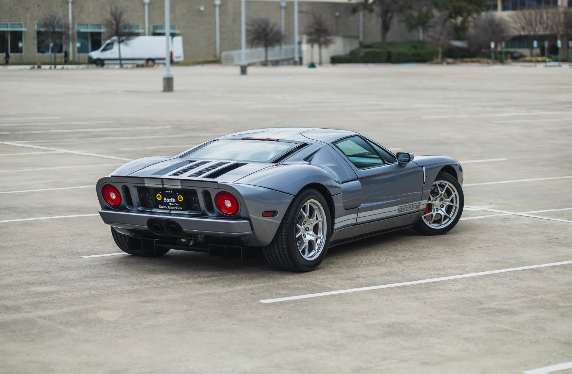Used 2006 Ford GT RWD image 23