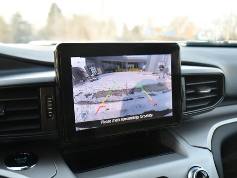 Used 2023 Ford Explorer XLT image 28