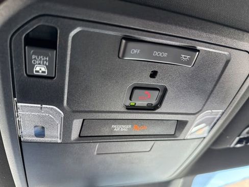 Used 2025 Toyota Tundra SR5 w/ SR5 Convenience Package AWD/4WD image 31