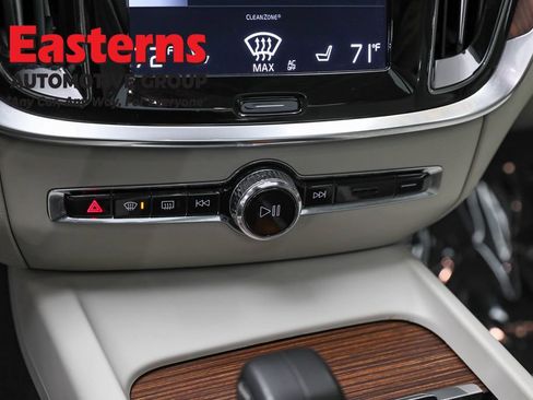 Used 2022 Volvo S60 B5 Momentum image 19