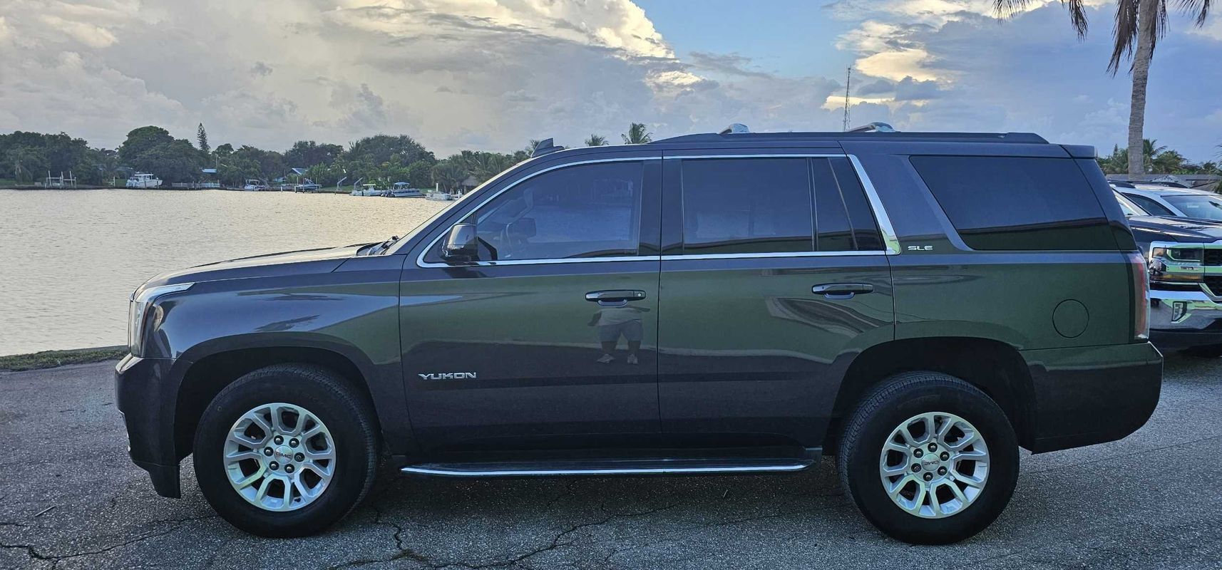Used 2018 GMC Yukon SLE w/ Convenience Package RWD image 2