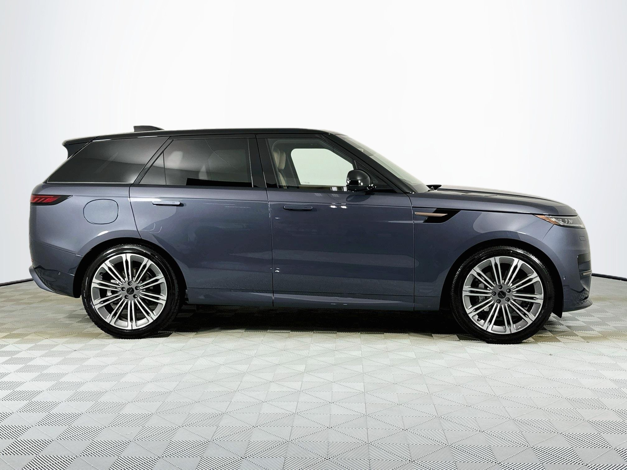New 2027 Land Rover Range Rover Sport Dynamic SE AWD/4WD image 4