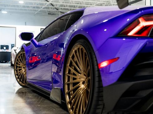 Used 2021 Lamborghini Huracan EVO RWD image 19