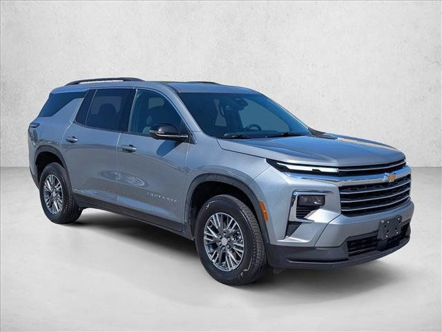 Used 2024 Chevrolet Traverse LT FWD image 3