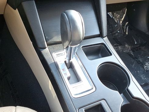 Used 2017 Subaru Outback 2.5i Limited image 13