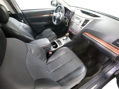 Used 2014 Subaru Outback 3.6R Limited w/ Moonroof Package image 5