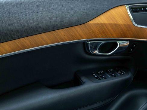 Used 2025 Volvo XC90 B6 Plus image 15