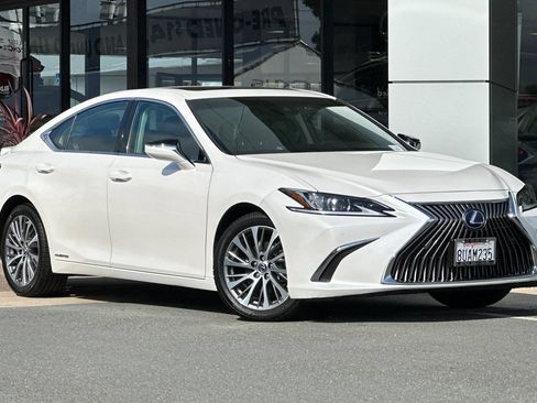 Used 2020 Lexus ES 300h w/ Premium Package FWD image 2