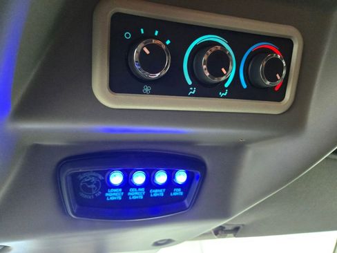 Used 2023 GMC Savana 2500 image 29