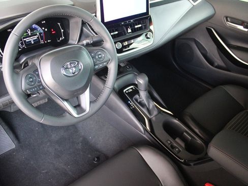 Used 2026 Toyota Corolla XSE FWD image 13