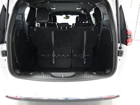 Used 2025 Chrysler Pacifica Select image 27