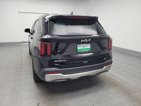 Used 2024 Kia Sorento S w/ Panoramic Sunroof Package FWD image 6