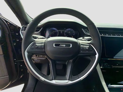 Used 2024 Jeep Grand Cherokee L Altitude AWD/4WD image 39