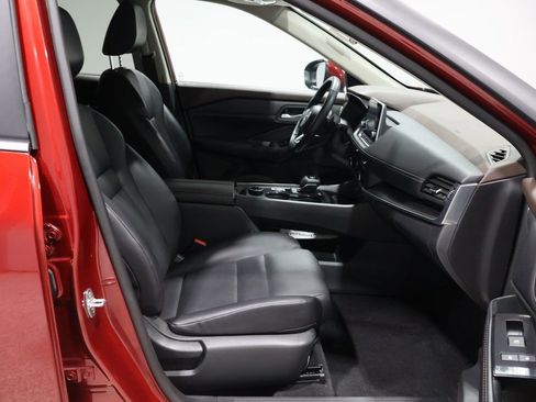 Used 2023 Nissan Rogue SV w/ SV Premium B Package image 27