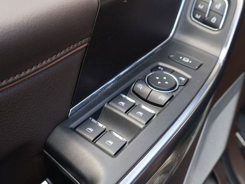 Used 2020 GMC Yukon Denali w/ Denali Premium Package image 7