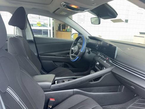 Used 2024 Hyundai Elantra SEL w/ Convenience Package FWD image 3