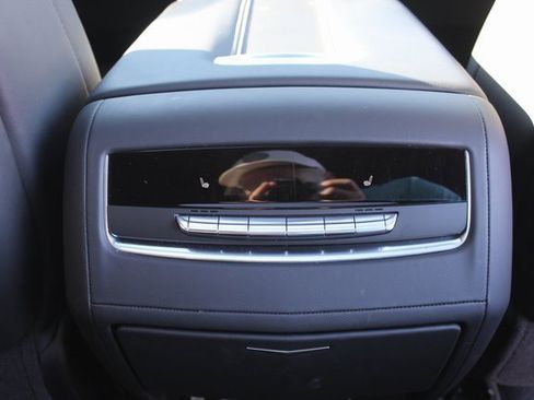 Used 2023 Cadillac Escalade Premium Luxury image 21