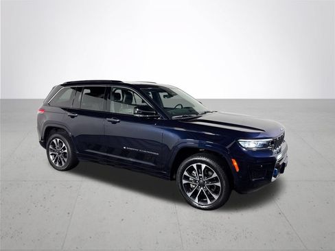 Used 2023 Jeep Grand Cherokee Overland w/ Advanced Protech Group III AWD/4WD image 4