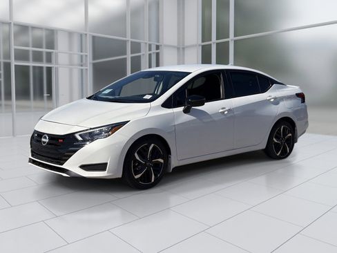 New 2025 Nissan Versa SR w/ Trunk Package FWD image 2
