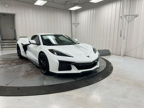 New 2026 Chevrolet Corvette E-Ray w/ Stars & Steel Limited Edition AWD/4WD image 2