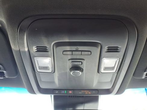 Used 2024 GMC Yukon SLT AWD/4WD image 19