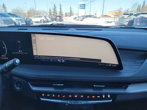 Used 2024 Cadillac XT4 Premium Luxury image 17