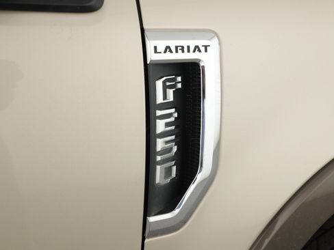Used 2017 Ford F250 Lariat w/ Lariat Ultimate Package AWD/4WD image 5