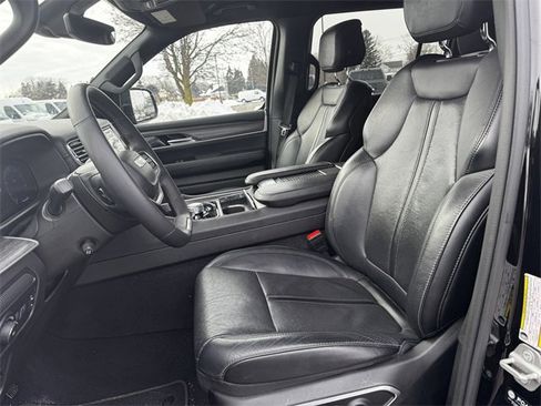 Used 2024 Jeep Wagoneer L Series II w/ Flexible Seating Group image 23