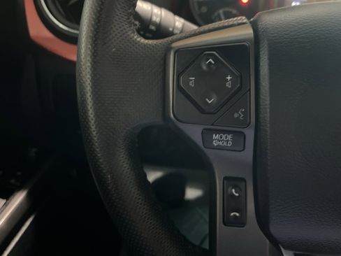 Used 2020 Toyota Tacoma TRD Off-Road image 17