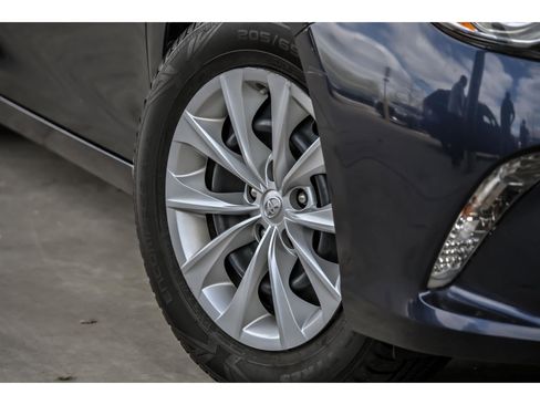 Used 2016 Toyota Camry LE image 3