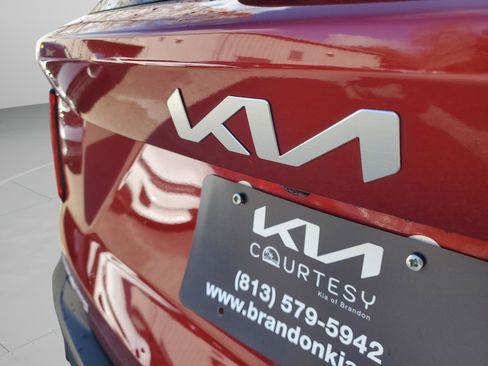 Certified 2023 Kia Sorento LX image 8