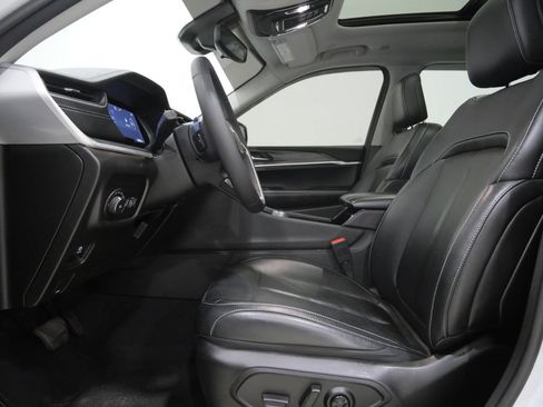 Used 2023 Jeep Grand Cherokee L Limited w/ Black Appearance Package AWD/4WD image 13