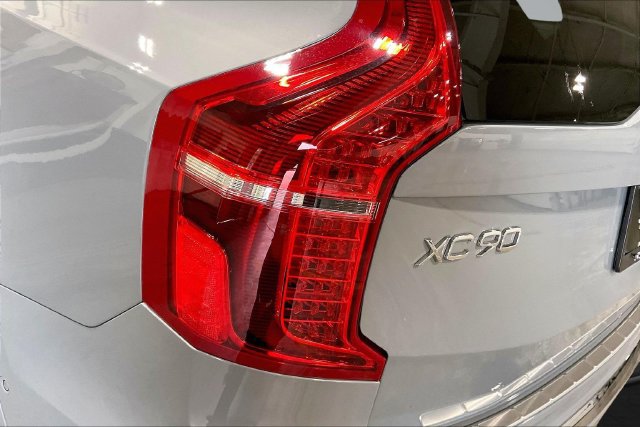 Certified 2025 Volvo XC90 T8 Plus w/ Protection Package Premier AWD/4WD image 34