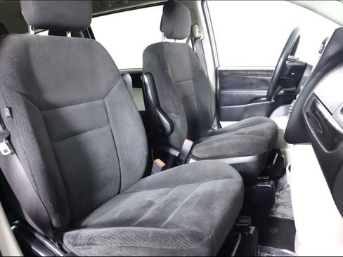 Used 2017 Dodge Grand Caravan SE image 31
