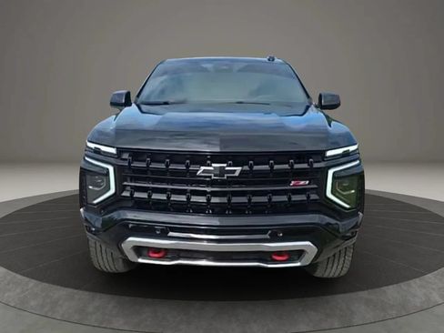 Used 2025 Chevrolet Suburban Z71 AWD/4WD image 2
