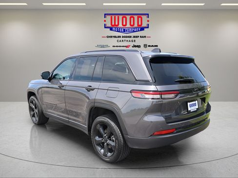 Used 2024 Jeep Grand Cherokee Altitude AWD/4WD image 9